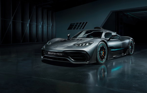 Быстрый спортивный автомобиль Mercedes-AMG ONE