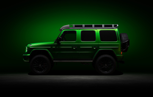 Зеленый джип Mercedes-AMG G 63 4x4