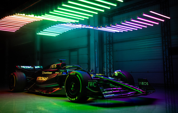 Гоночный автомобиль Mercedes-AMG F1 W14