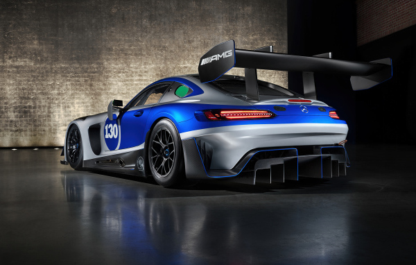 Вид сзади на автомобиль Mercedes-AMG GT3 Edition 130Y Motorsport 2024 года