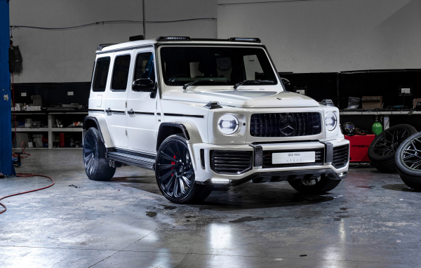 Белый внедорожник Urban Automotive Mercedes-AMG G 63