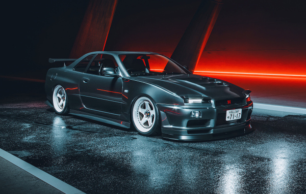 Черный автомобиль Nissan Skyline GTR R34