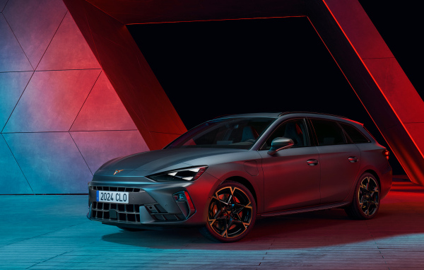 Автомобиль  Cupra Leon Sportstourer EHybrid 2024 года
