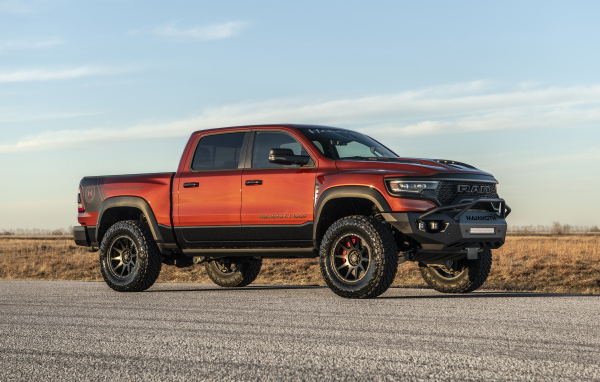 Красный пикап Hennessey Mammoth 1000 Last Stand 2024 года