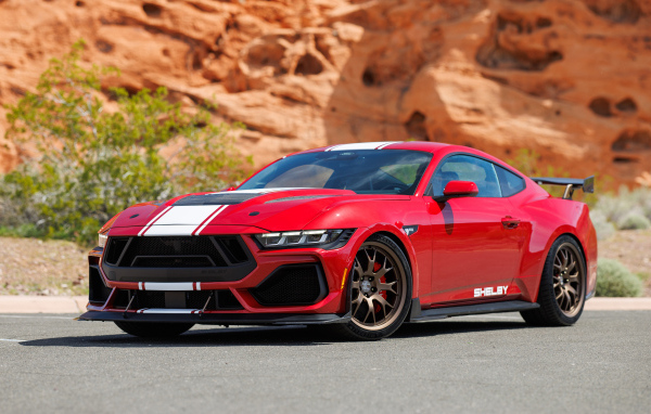 Красный автомобиль Shelby Super Snake 2024 года