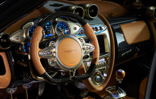 Кожаный салон автомобиля Pagani Huayra Epitome 2024 года