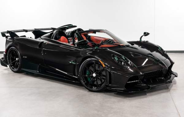 Черный спорткар Pagani Imola Roadster 2024 года