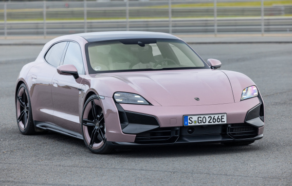 Автомобиль  Porsche Taycan Turbo Sport Turismo 2024 года