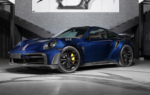 Вид спереди на TopCar Porsche 911 Turbo S Stinger GTR Stealth Edition 2024  года