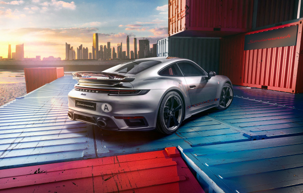 Вид сзади на автомобиль Porsche 911 Turbo Remastered By Sonderwunsch