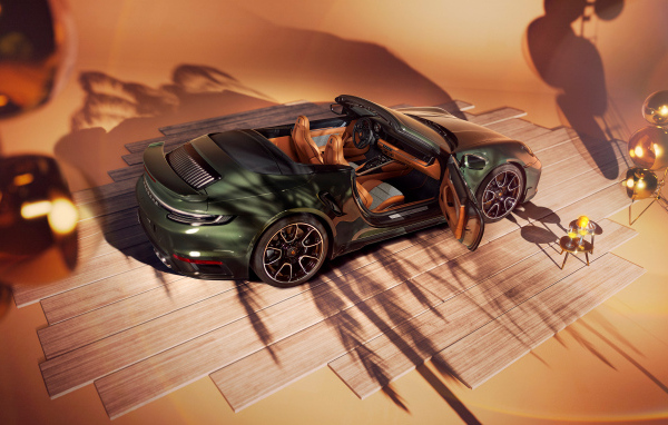 Вид сверху на автомобиль Porsche 911 Turbo S Cabriolet