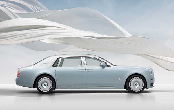 Автомобиль Rolls-Royce Phantom Scintilla 2025 года вид сбоку