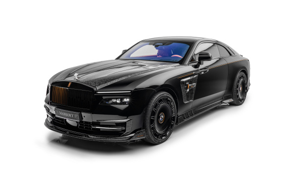 Черный автомобиль Mansory Rolls-Royce Spectre Launch Edition 2024 года на белом фоне