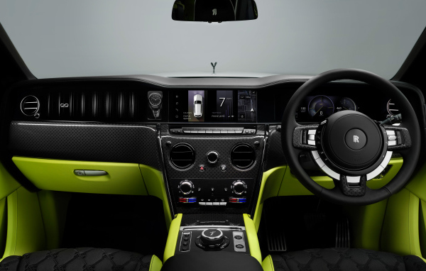 Салон автомобиля Rolls-Royce Black Badge Cullinan Series II