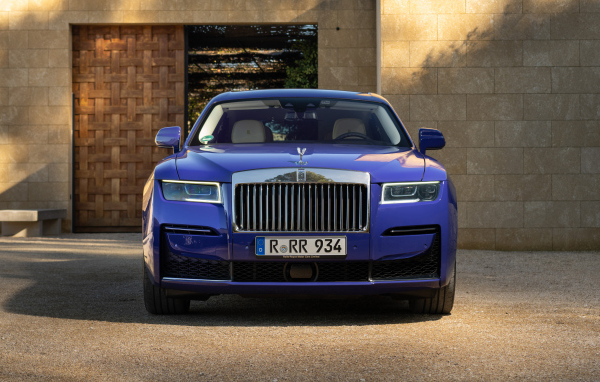 Автомобиль Rolls-Royce Ghost Tucana  вид спереди