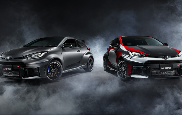 Два автомобиля Toyota GR Yaris RZ High Performance Sebastien Ogier Edition