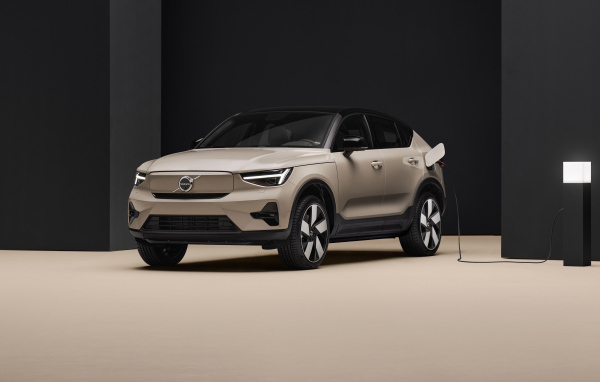 Автомобиль Volvo EC40 2024  года