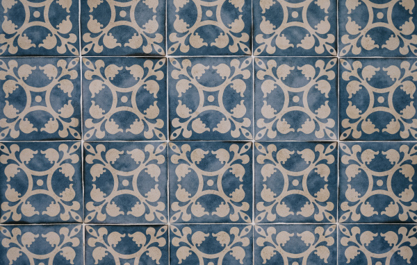 Красивая марокканская плитка на стене для фона