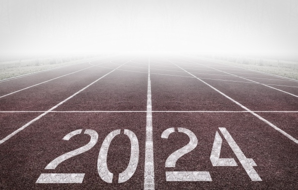 Цифры 2024 на взлетной полосе