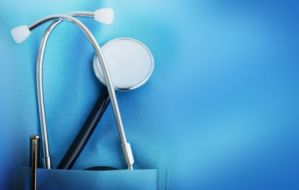 Стетоскоп в кармане медицинского халата