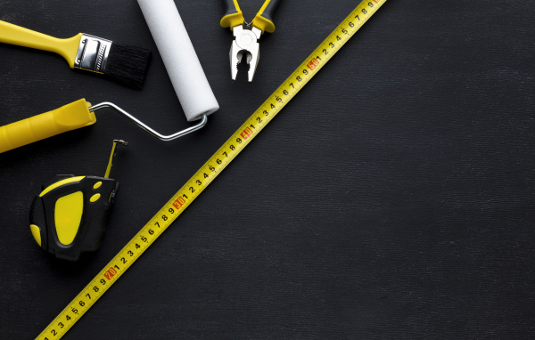 Инструменты на черном фоне