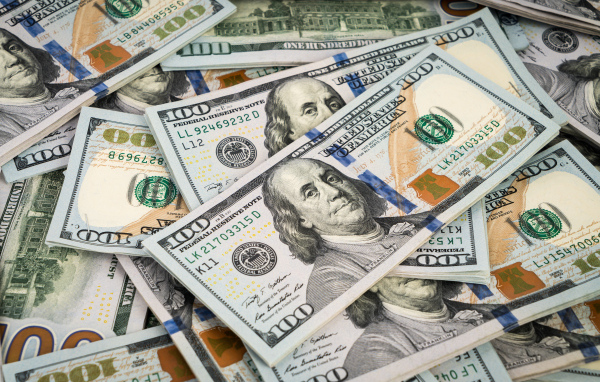 Много купюр долларов вблизи