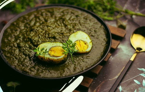 Зеленое карри с вареными яйцами