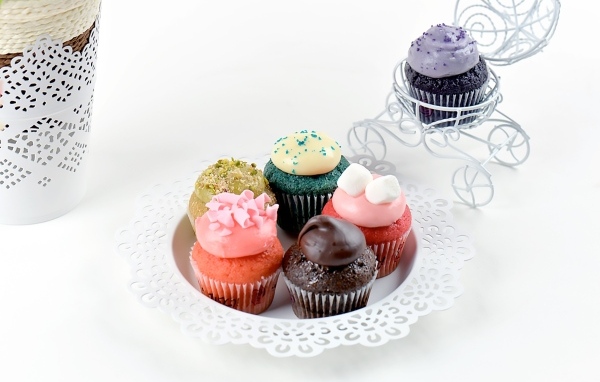 Аппетитные сладкие кексы с кремом