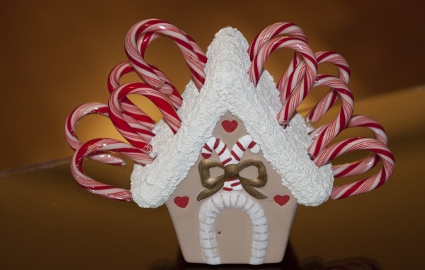 Рождественский домик с конфетами