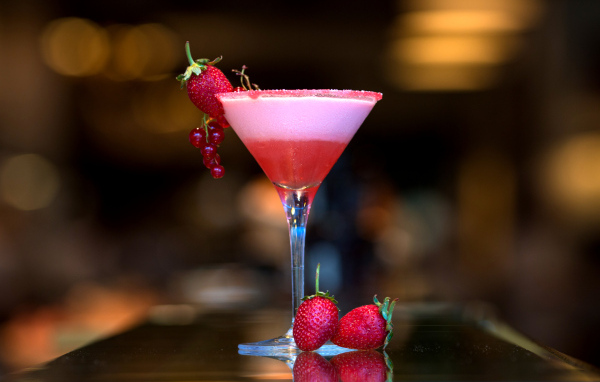 Фруктовый коктейль со свежей клубникой