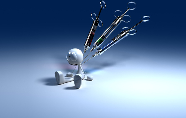 Белому человечку делают укол тремя шприцами