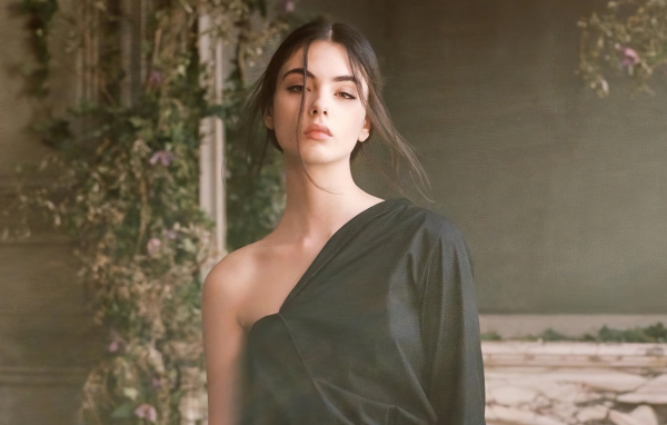 Молодая итальянская модель Дева Кассель