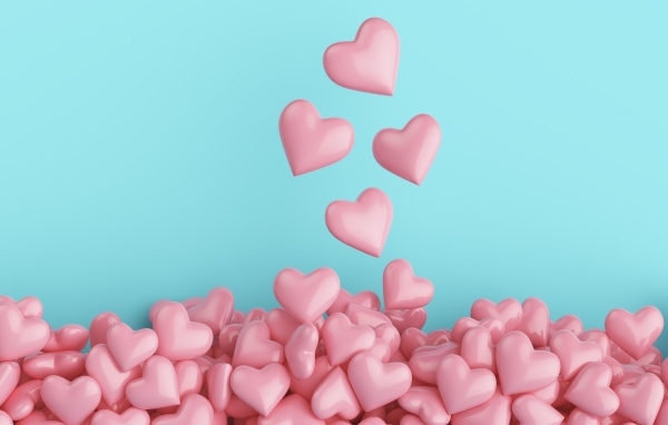 Много розовых сердечек на голубом фоне