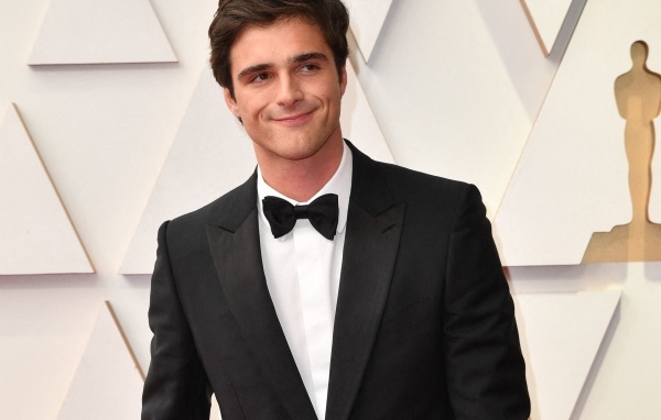 Актер Джейкоб Элорди в костюме