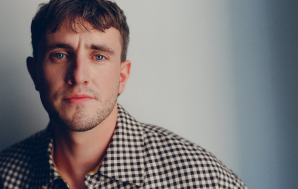 Голубоглазый ирландский актер Пол Мескал