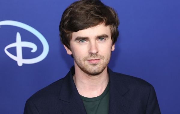 Популярный молодой актер Фредди Хаймор