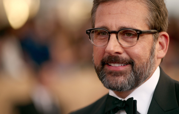 Улыбающийся мужчина актер Стив Карелл