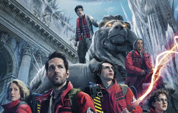 Главные герои фильма Охотники за привидениями: Леденящий ужас, крупным планом