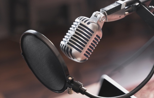 Студийный микрофон с фильтром 