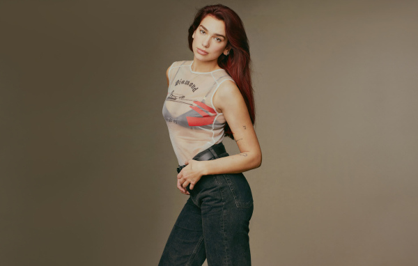 Молодая красивая певица Дуа Липа