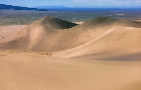 Песчаные дюны в пустыне 