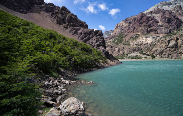 Голубая вода горного озера, Аргентина 
