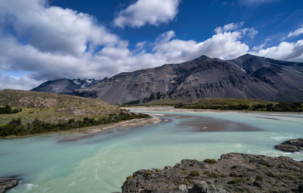 Голубая вода в горной реке, Аргентина
