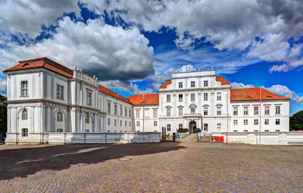 Здание ратуши в городе Ораниенбург, Германия