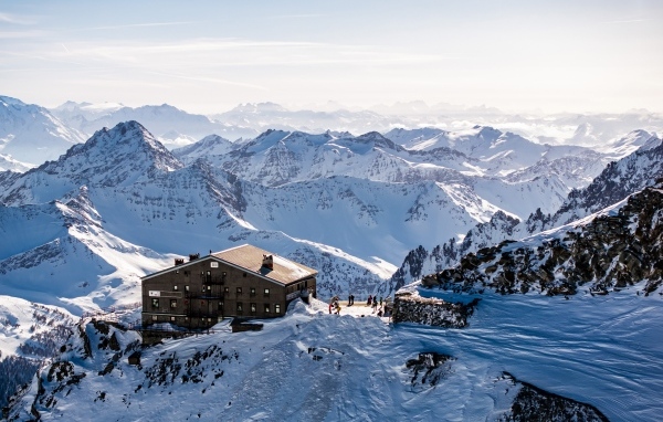 Большой ледник Курмайор в снегу, Италия