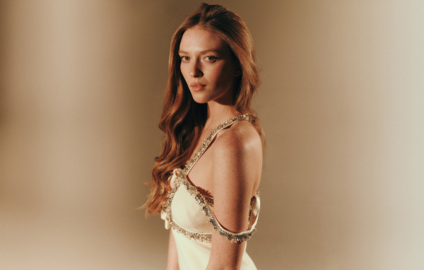 Американская рыжеволосая актриса Ларсен Томпсон