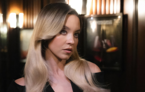 Голубоглазая блондинка актриса Сидни Суини