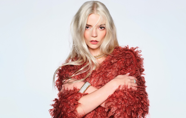 Милая девушка актриса Аня Тейлор-Джой