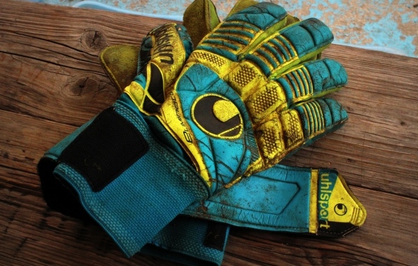 Перчатки вратаря