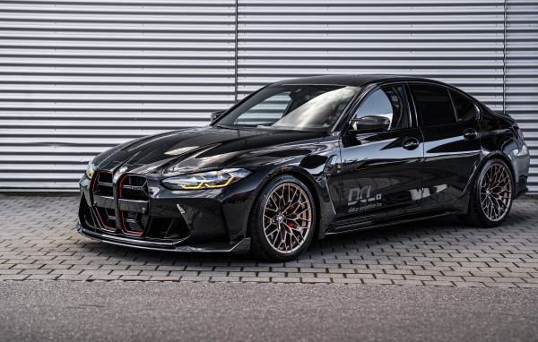 Черный автомобиль Dahler BMW M3 CS